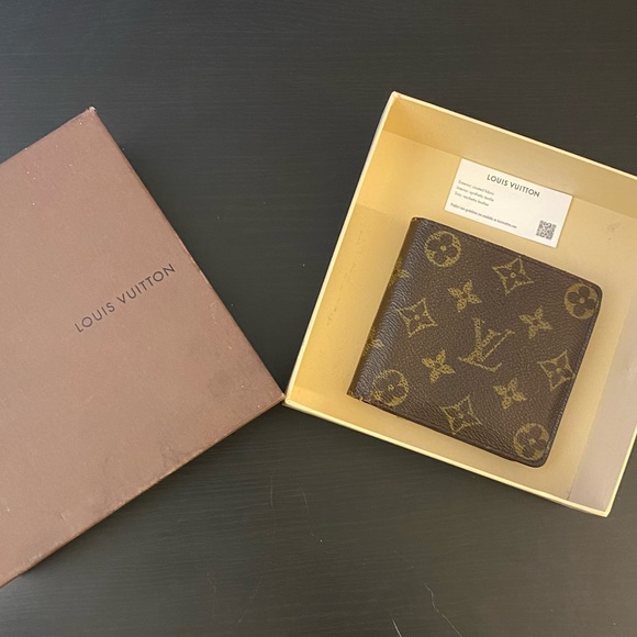 Louis Vuitton Other - Louis Vuitton Men’s Marco bifold wallet in monogram brown guaranteed Authentic